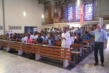Eritreisch-orthodoxe Christen zu Gast in der katholischen Kirche in Lautzkirchen