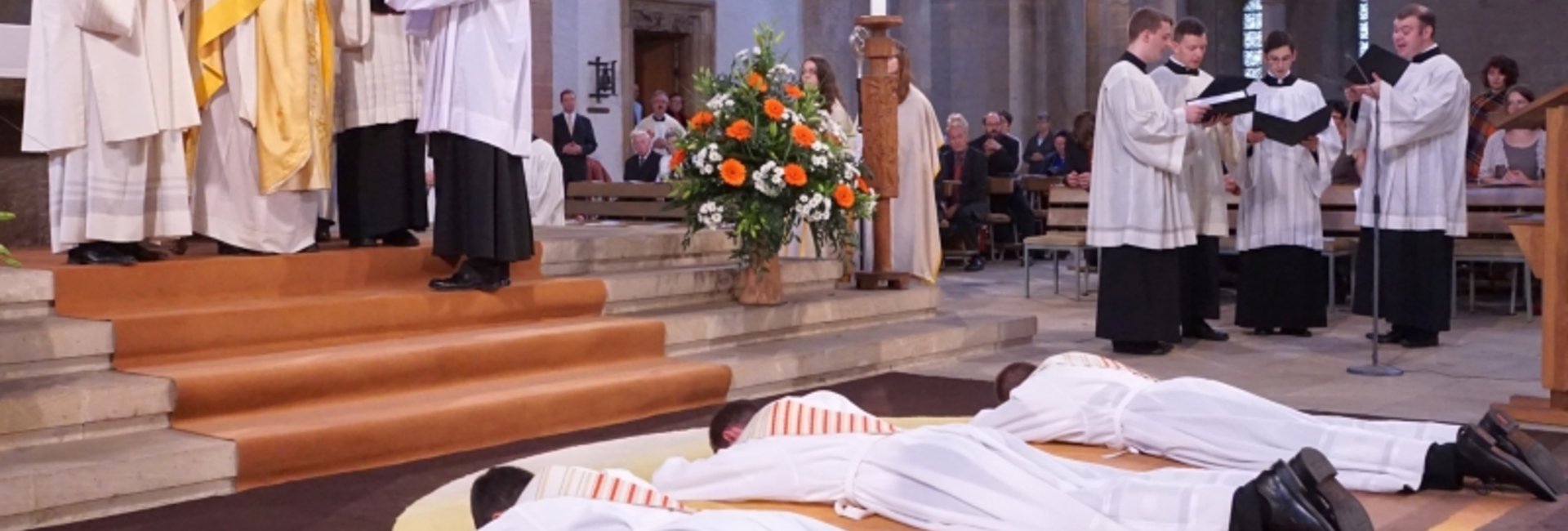 Priesterweihe, 3 junge Männer geweiht